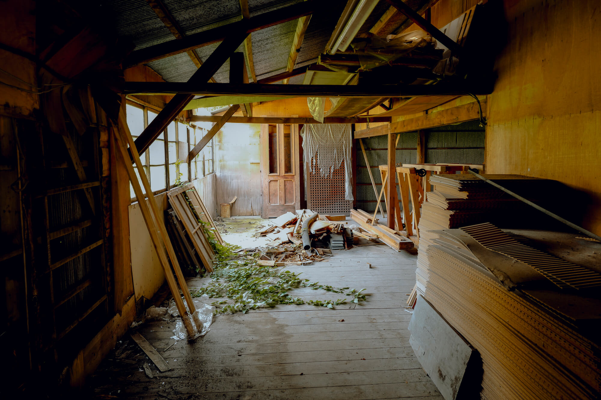 老朽化した集成材工場