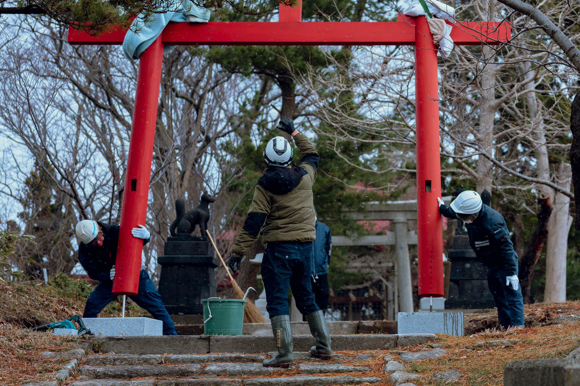 完璧な寸法で、左右の土台にホールイン。